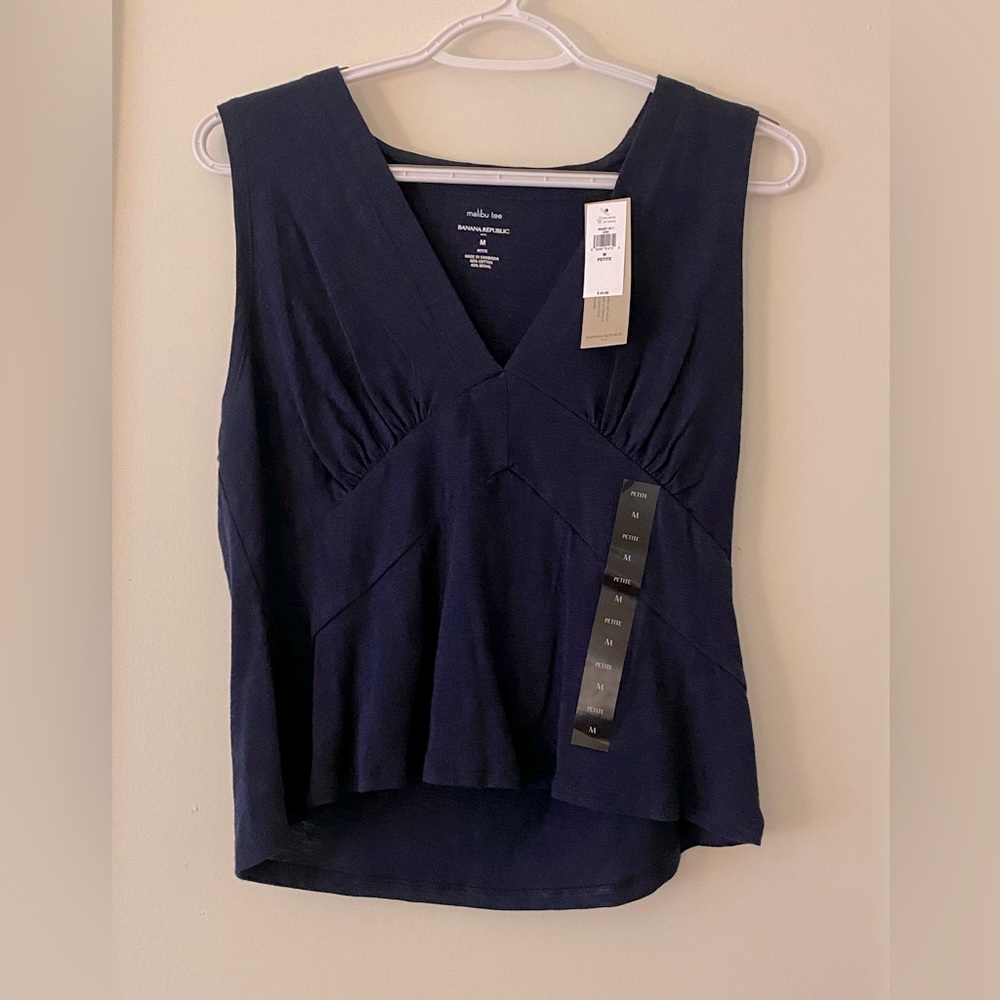 Banana Republic Navy Malibu Slub V-Neck Sleeveless T-shirt. Size MP. NWT.
